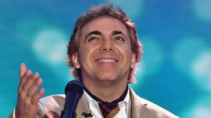 Cristian Castro presume su talento al cantar en inglés pero su imagen física llamó la atención de los internautas