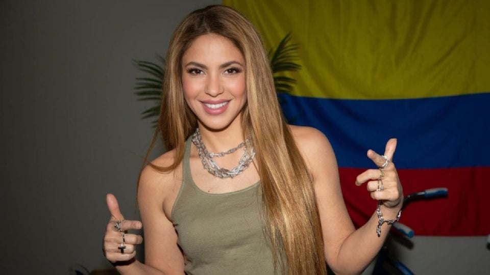 Shakira falla en decoración navideña y su reacción enternece a fans