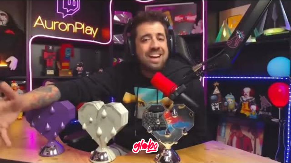 AuronPlay habló a profundidad sobre la infidelidad que sufrió a manos de Gemita, quien parece, hizo lo mismo a su exnovio, Thegrefg.
