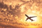 La historia de la única ciudad del mundo donde para ir el trabajo hay que tomar un avión