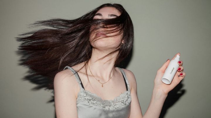 Estos aceites esenciales son fáciles de conseguir, oscurecen las canas y evitan la caída del cabello