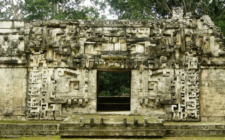 Un equipo de arquéologos hallaron deslumbrantes estructuras mayas escondidas al sureste del país en el estado de Campeche