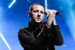 Foto ilustrativa de la nota titulada: ¿Quién era Chester Bennington?: La oscura historia detrás de la muerte del líder de Linkin Park