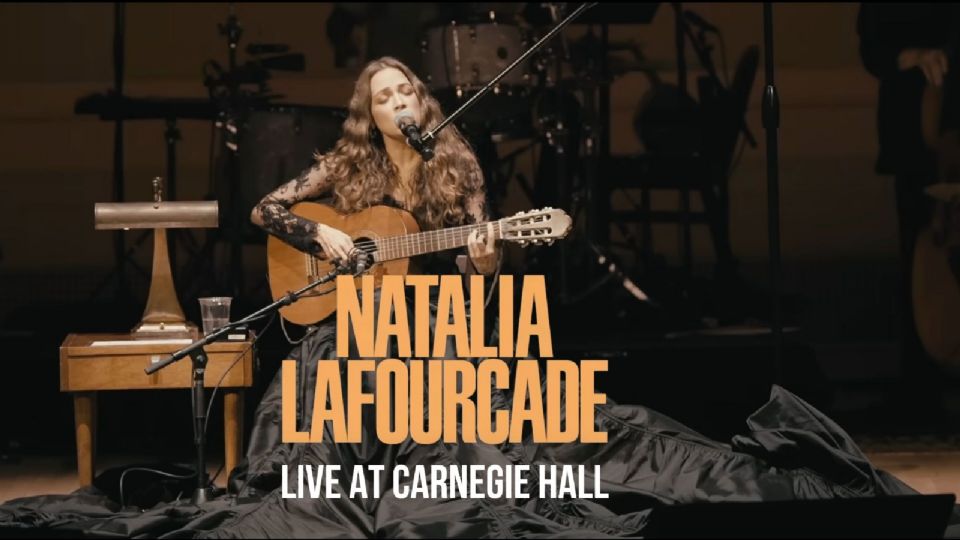 Natalia Lafourcade, cantautora mexicana nos presenta su disco EN VIVO desde el Carnegie Hall de Nueva York.
