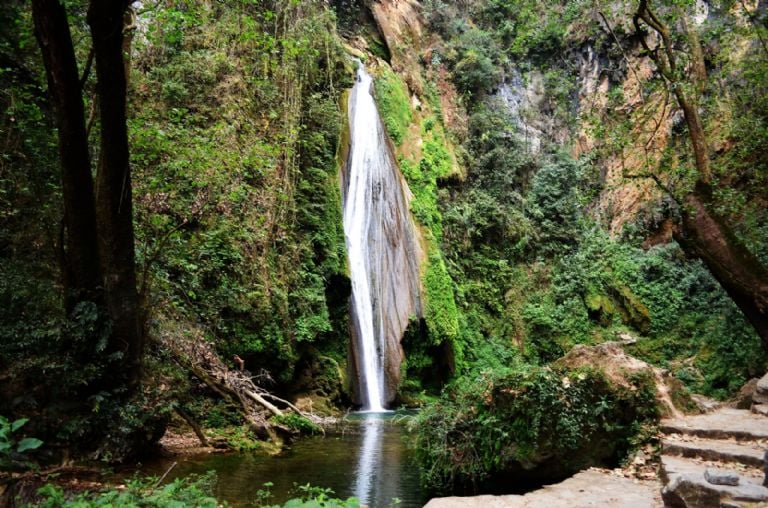 Cascada El Chuveje es uno de los atractivos principales de Pinal de Amoles, Querétaro.  