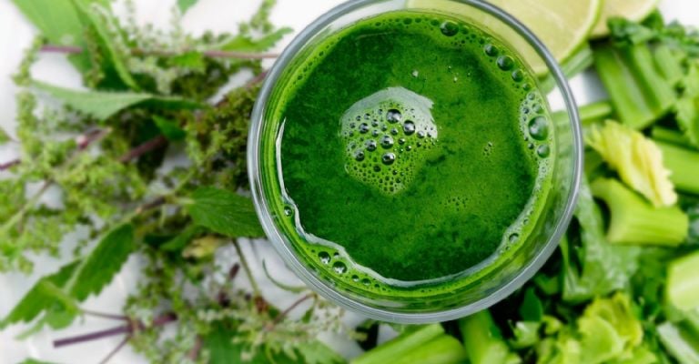 ¿Cómo preparar un jugo verde para bajar la panza, sin tener gases?