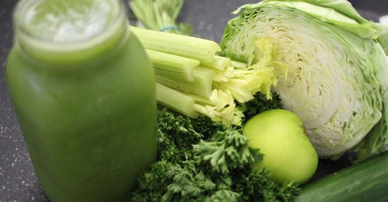 ¿Cómo preparar un jugo verde para bajar la panza, sin tener gases?