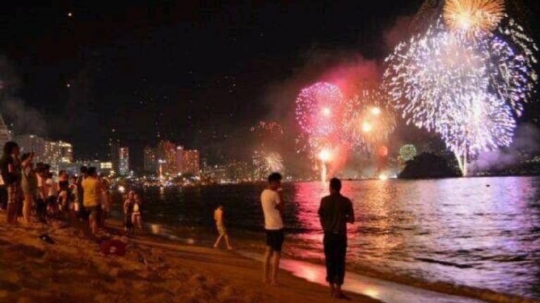 Los festejos de Año Nuevo se verán en lugares espectaculares como Pie de la Cuesta, Playa Bonfil, Caleta, la Gloria, Caletilla y Puerto Marqués,