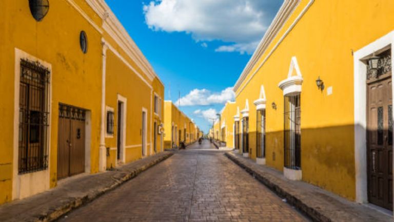 Izamal es famosa como “La ciudad de las tres culturas” dado que tiene una auténtica muestra de la cocina yucateca tradicional.