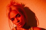 Karol G responde a quienes criticaron el video de su nueva canción: "Es un abracito al cora"