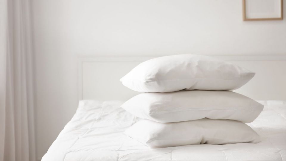 Así puedes hacer una limpieza profunda de tus almohadas