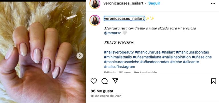 Uñas media luna con toque metálico