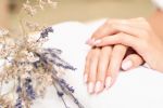 5 nail art de uñas de gel semicuradas que son perfectas para rejuvenecer manos