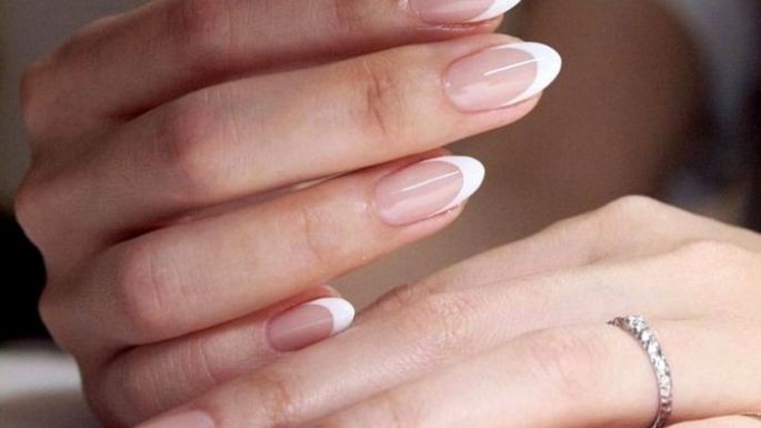 Primavera 2024: 3 diseños de uñas blancas para recibir el Equinoccio