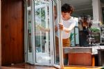 Así puedes limpiar los rieles de puertas y ventanas, rápido y sin esfuerzo