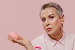 5 tonos de labiales ideales para resaltar el plateado de tus canas y hacerte lucir más joven