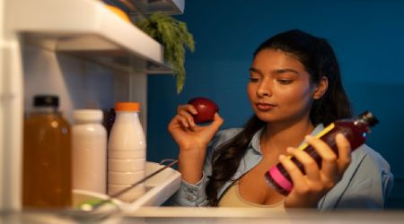 ¿Qué no debo comer si tengo insomnio? Estos alimentos debes evitar para dormir bien toda la noche