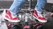 Foto ilustrativa de la nota titulada: Cómo secar rápido tus tenis o zapatos en tiempos de lluvia