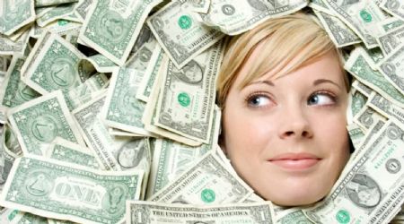 Harvard confirmó cómo influye el dinero en la felicidad de las personas a través de un estudio