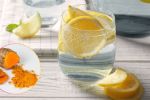 ¿Para qué sirve tomar agua de limón con cúrcuma? Este es su efecto en los riñones
