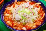 Las hierbas de olor que debe llevar el pozole para que quede más rico