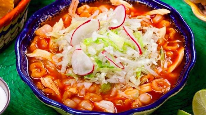 Las hierbas de olor que debe llevar el pozole para que quede más rico