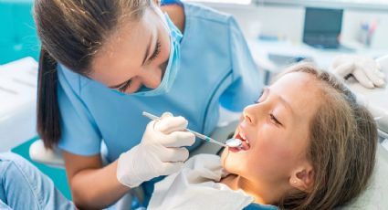 El motivo por el que tu hijo o hija rechina los dientes en la noche, ¡no es por bichos!