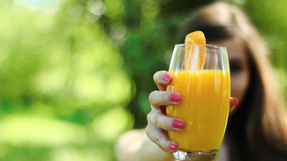 Este jugo natural ayuda a fortalecer la piel, las uñas y el cabello.