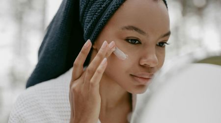 ¡Adiós a las ojeras! Estas cremas funcionan como un borrador, según expertos