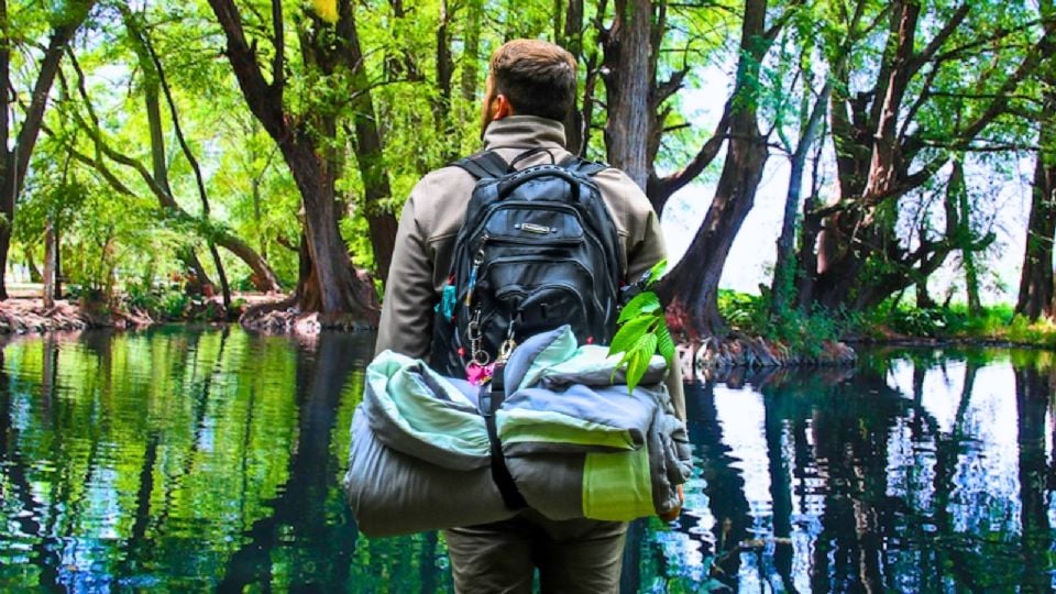 El paraíso escondido en el municipio de Tototlán, Jalisco rodeado de fauna, grandes árboles de encino y aguas color turquesa.