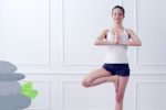 Foto ilustrativa de la nota titulada: Yoga: ¿cuál es el significado de la postura del árbol o 'Vrksasana'?