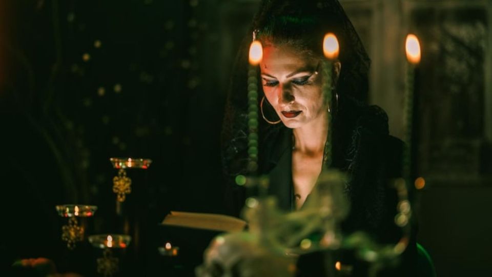 La Biznaga es un pueblo donde la magia negra y blanca define la vida cotidiana.
