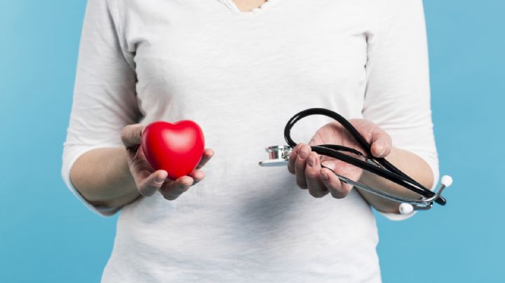 Señales en tu cuerpo que indican que tienes el colesterol alto: Alerta a tus ojos, manos y pies