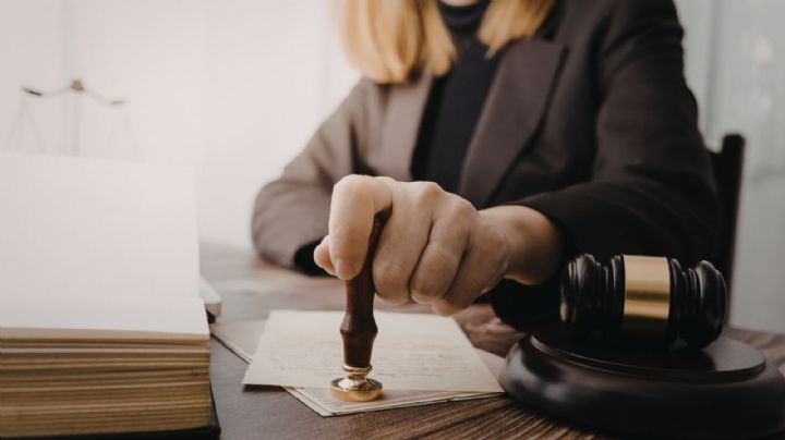 Issabela Camil demanda a Luis Miguel  la FGR ordena eliminar contenido de su serie