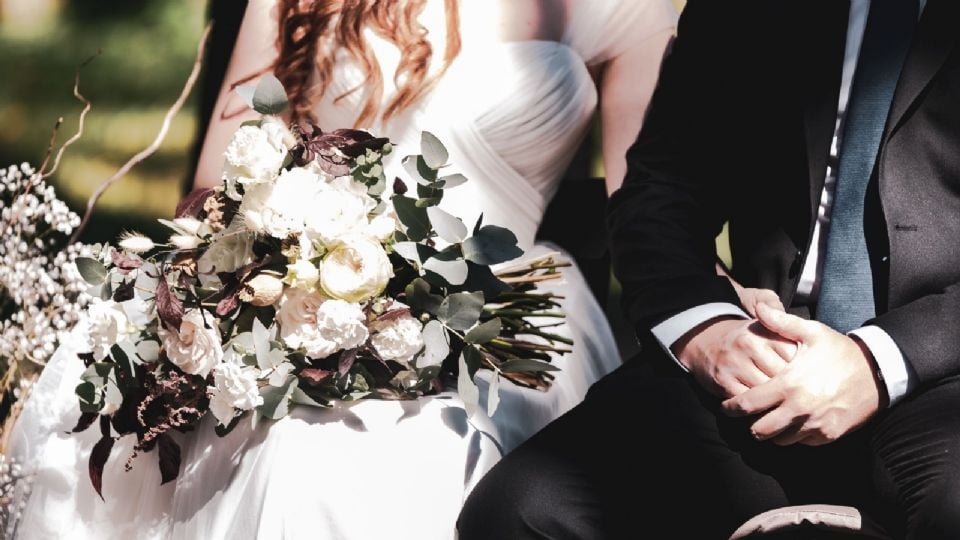 Jennifer López se burla de sus múltiples bodas con el estreno del video “Can t Get Enough”.jpg