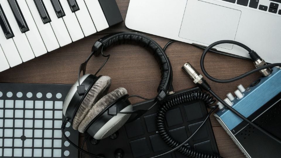 Enrique Iglesias y Yotuel estrenan nueva canción el 1 de febrero ¡Ya tienen trend viral!