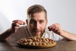Foto ilustrativa de la nota titulada: El fruto seco que suma colágeno y es ideal para pieles sensibles porque elimina arrugas rápido