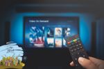 Foto ilustrativa de la nota titulada: 5 series y películas en streaming ideales para maratonear durante estos Días Santos