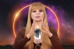 Foto ilustrativa de la nota titulada: Horóscopo Mhoni Vidente HOY, Viernes 02 de Mayo: Carta del Tarot y Cuarzo de la Suerte para cada signo zodiacal
