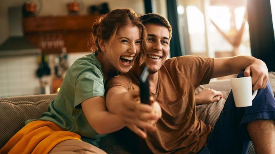 Tres series subidas de tono que debes ver con tu pareja para reavivar el amor.
