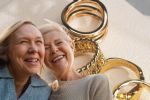 Foto ilustrativa de la nota titulada: INAPAM: Estas joyerías hacen descuento a adultos mayores