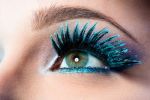 Foto ilustrativa de la nota titulada: Delineado de ojos Trendy 2025: Agranda tu mirada con estilo vintage y luce un look elegante