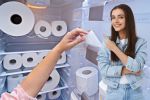 Foto ilustrativa de la nota titulada: La razón por la que debes poner un papel de baño en el refrigerador