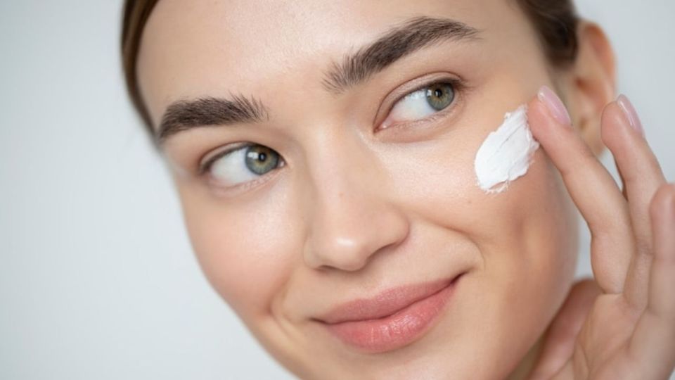 Conoce los jabones recomendados por dermatólogos y mejora tu rutina con productos eficaces, accesibles y suaves con tu rostro.
