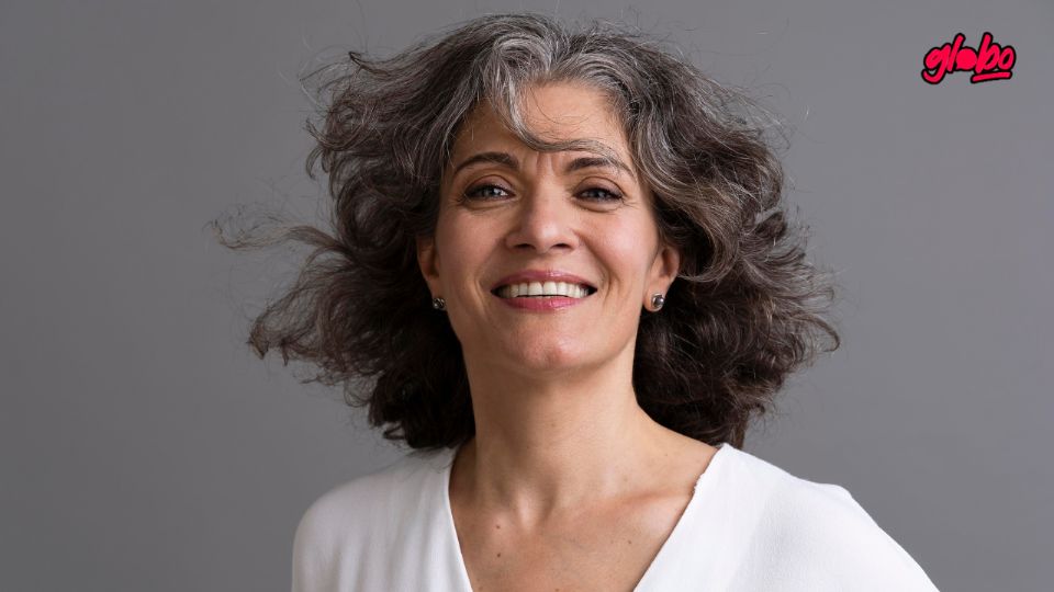 Si las canas para ti son una molestia, quédate que aquí te contamos como eliminarlas.