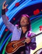 Foto descriptiva de: La historia detrás de 'Basta Ya' del Buki que conmovió al mundo